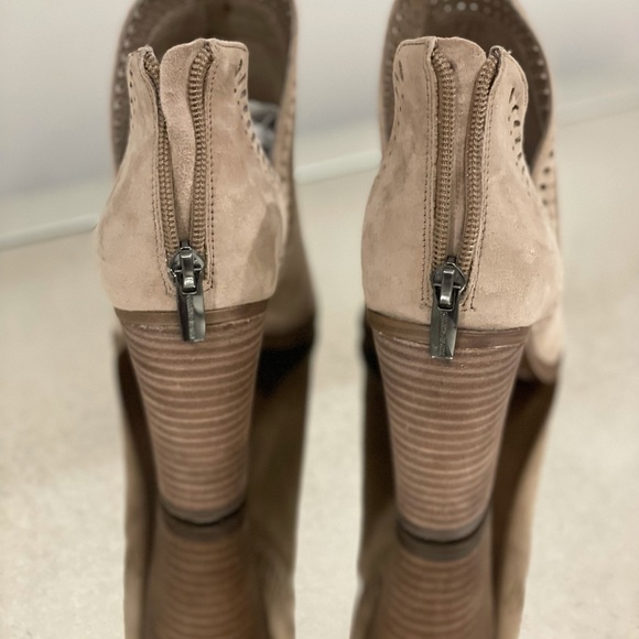 Vince Camuto Fileana split shaft booties - Picture 2 of 7